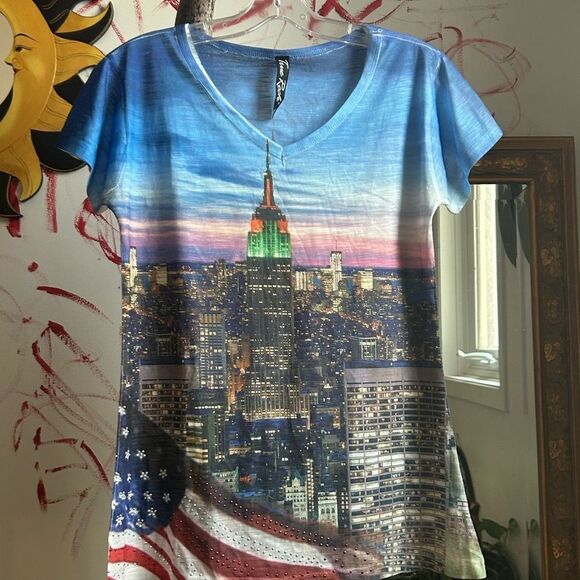 TRUE ROCK Cityscape V-Neck Tee - Blue and White L - Picture 16 of 16